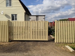 Ворота откатные из евроштакетника - пример 12 фото в Шахунье