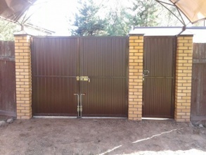 профнастил с распашными воротами - пример 11 фото в Шахунье