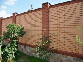 Кирпичный забор сплошной 80 метров фото в Шахунье