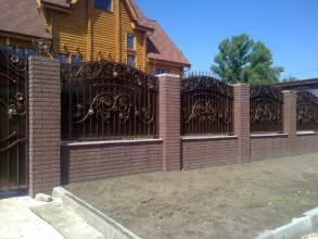 Кованые заборы на ленточном фундаменте 50 метров фото недорого под ключ