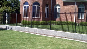 Сварные заборы на ленточном фундаменте 80 метров фото в Шахунье