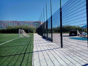 Забор на спортивную площадку 80 метров фото под ключ с установкой