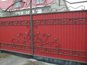 Кованые заборы с профнастилом 150 метров фото в Шахунье