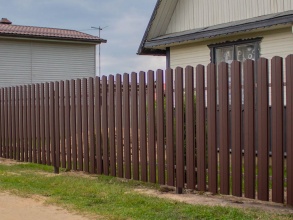 Забор из евроштакетника с забивными столбами 200 метров фото в Шахунье