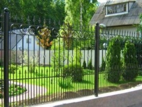 Кованые заборы на ленточном фундаменте 80 метров фото в Шахунье
